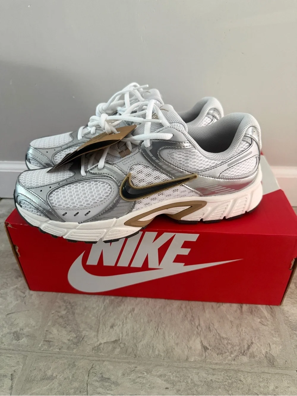 Nike Men’s V5 RNR Sneaker